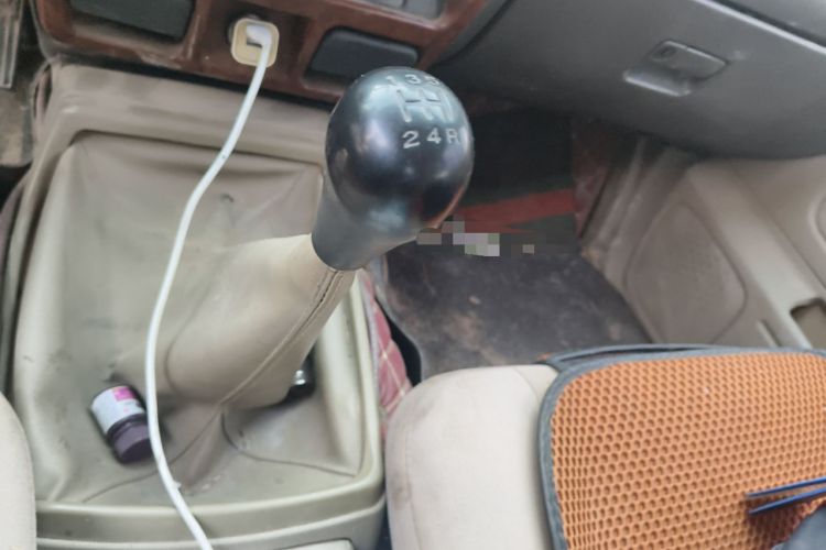 Used Nissan D22 2013 2.4L Gasoline Two-Wheel-Drive Standard Model Gear Lever