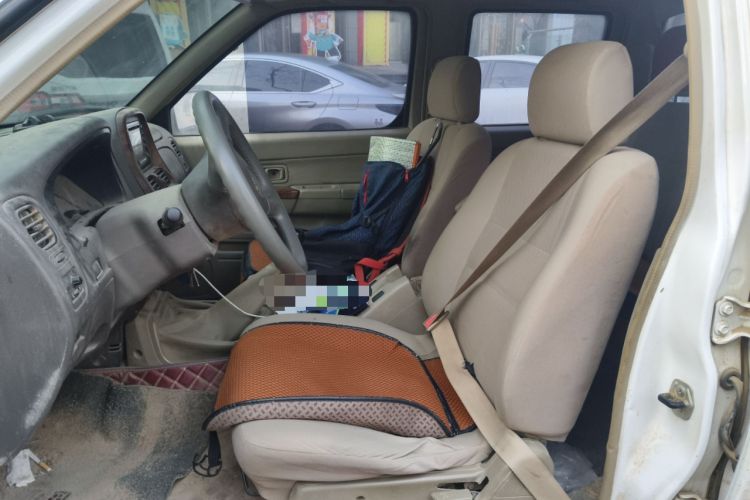 Used Nissan D22 2013 2.4L Gasoline Two-Wheel-Drive Standard Model Left Front Seat