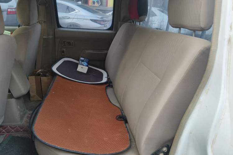 Used Nissan D22 2013 2.4L Gasoline Two-Wheel-Drive Standard Model Left Rear Seat
