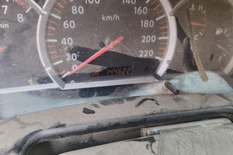 Used Nissan D22 2013 2.4L Gasoline Two-Wheel-Drive Standard Model Odometer Close Up