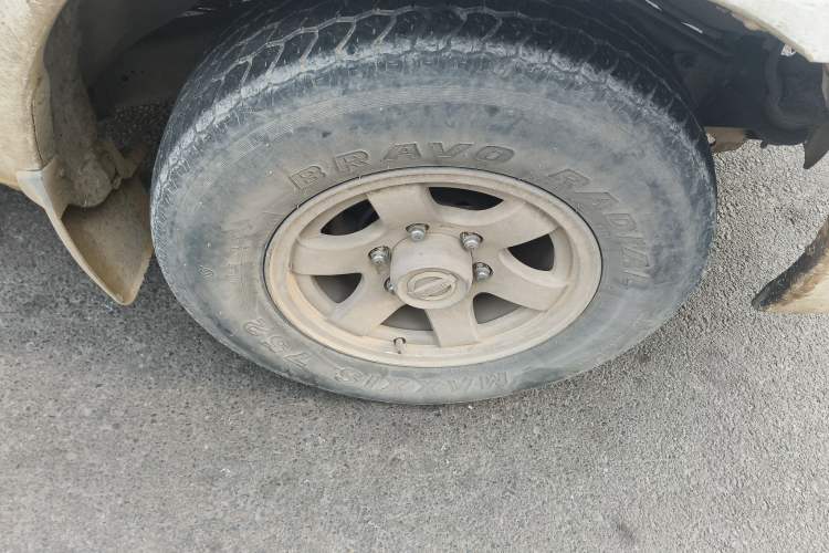 Used Nissan D22 2013 2.4L Gasoline Two-Wheel-Drive Standard Model Right Front Wheel Hub