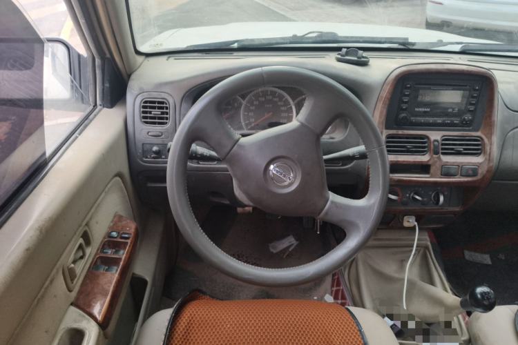 Used Nissan D22 2013 2.4L Gasoline Two-Wheel-Drive Standard Model Steering Wheel