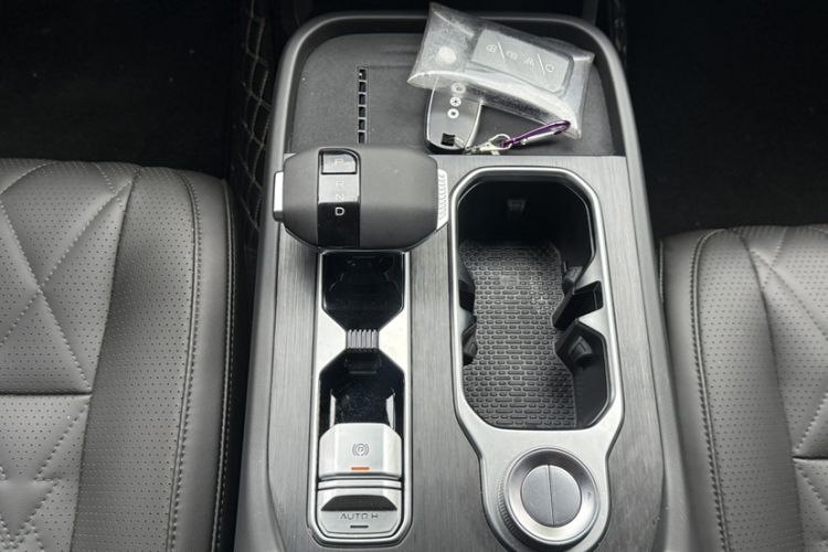 Used Nissan Frontier Pro PHEV 2026 131km All-Wheel Drive Luxury Edition Gear Lever