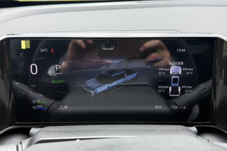 Used Nissan Frontier Pro PHEV 2026 131km All-Wheel Drive Luxury Edition Odometer Close Up