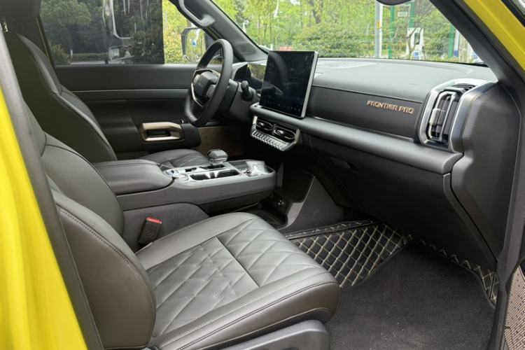 Used Nissan Frontier Pro PHEV 2026 131km All-Wheel Drive Luxury Edition Right Front Seat
