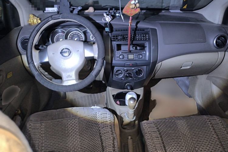 Used Nissan Geniss 2006 1.8L Manual Standard Edition Center Console