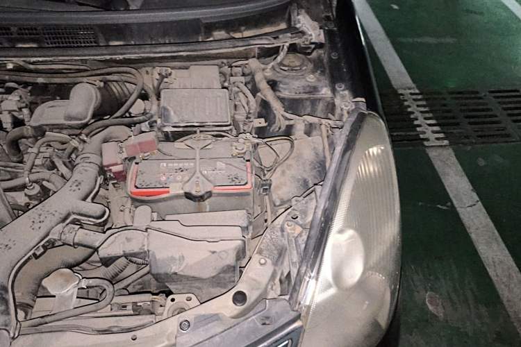 Used Nissan Geniss 2006 1.8L Manual Standard Edition Engine Bay Left