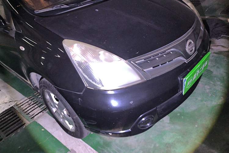Used Nissan Geniss 2006 1.8L Manual Standard Edition Right Front Headlight