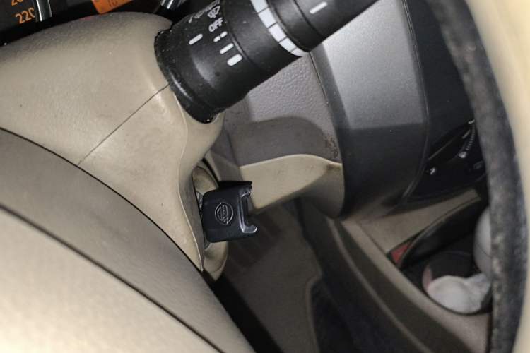Used Nissan Geniss 2006 1.8L Manual Standard Edition Vehicle Key