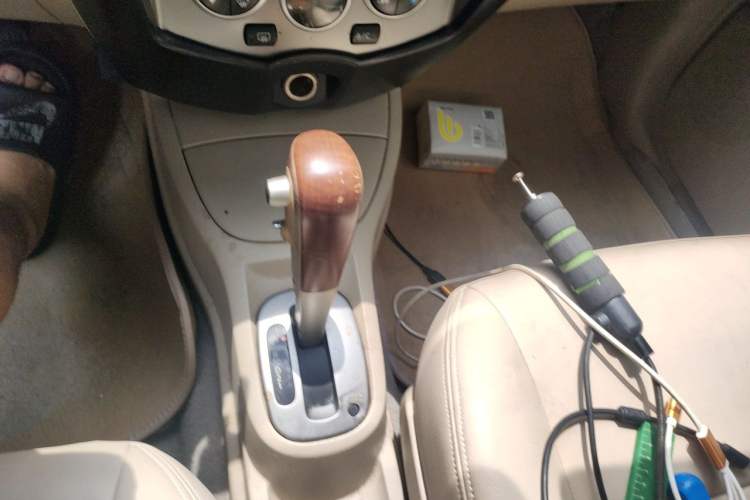 Used Nissan Geniss 2006 1.8L Automatic Comfort Model Gear Lever