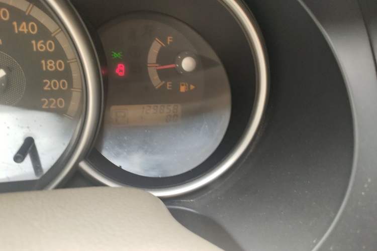 Used Nissan Geniss 2006 1.8L Automatic Comfort Model Odometer Close Up