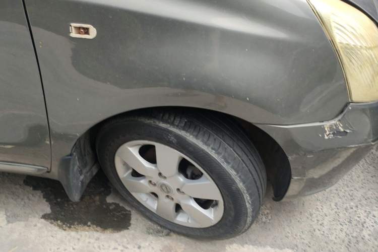Used Nissan Geniss 2006 1.8L Automatic Comfort Model Right Front Wheel Hub