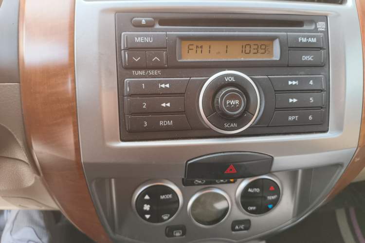 Used Nissan Geniss 2006 1.8L Automatic Standard Edition Audio And AC Panel