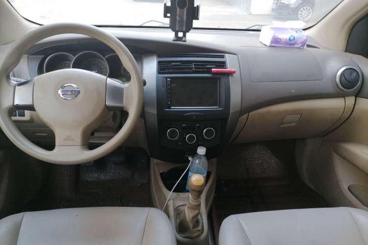 Used Nissan Geniss 2006 1.8L Manual Standard Edition Center Console