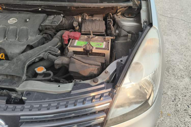 Used Nissan Geniss 2006 1.8L Automatic Standard Edition Engine Bay Left