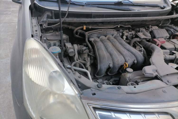 Used Nissan Geniss 2006 1.8L Manual Standard Edition Engine Bay Right