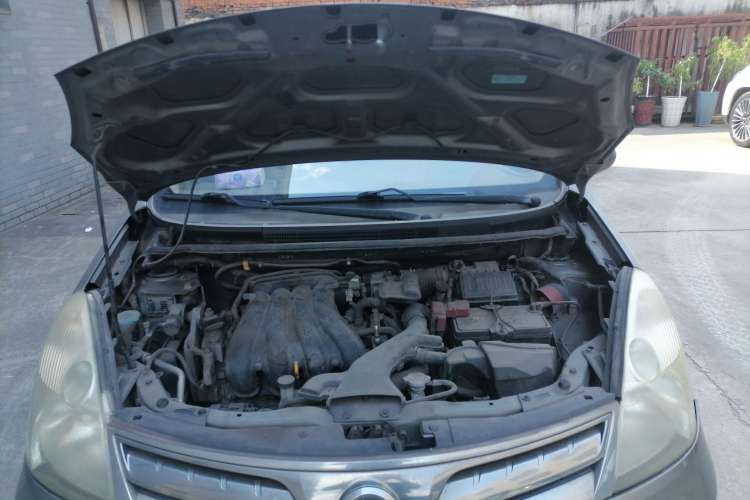 Used Nissan Geniss 2006 1.8L Manual Standard Edition Engine Bay