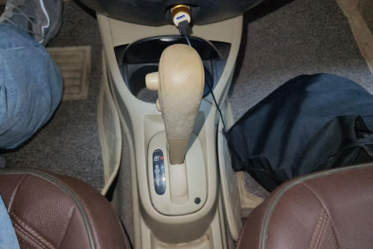 Used Nissan Geniss 2006 1.8L Automatic Standard Edition Gear Lever