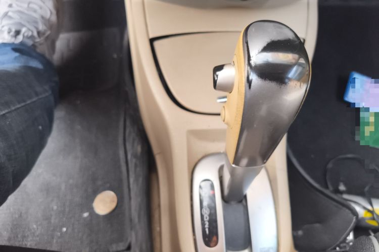 Used Nissan Geniss 2006 1.8L Automatic Standard Edition Gear Lever