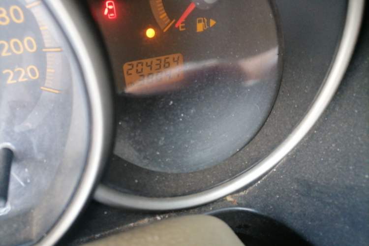Used Nissan Geniss 2006 1.8L Manual Standard Edition Odometer Close Up