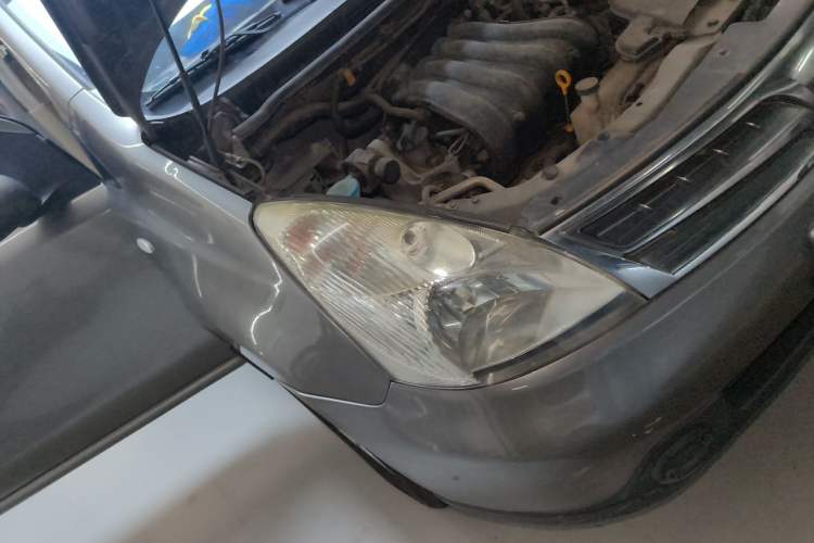 Used Nissan Geniss 2006 1.8L Automatic Standard Edition Right Front Headlight