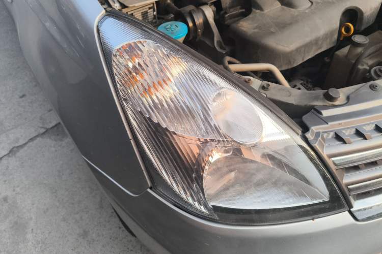 Used Nissan Geniss 2006 1.8L Automatic Standard Edition Right Front Headlight