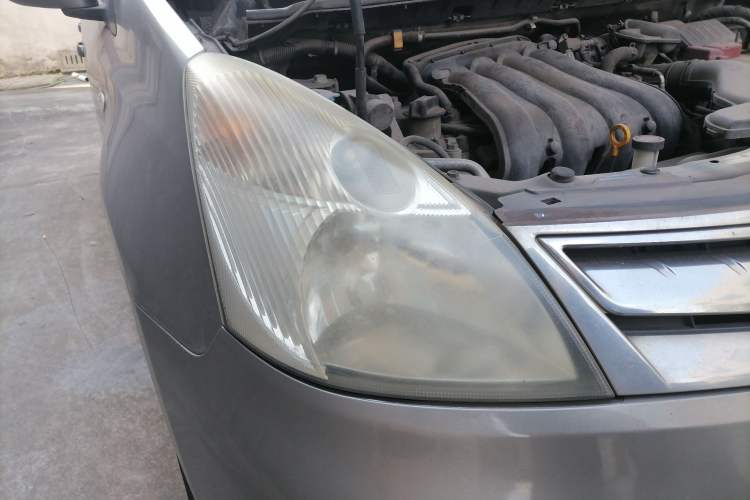 Used Nissan Geniss 2006 1.8L Manual Standard Edition Right Front Headlight