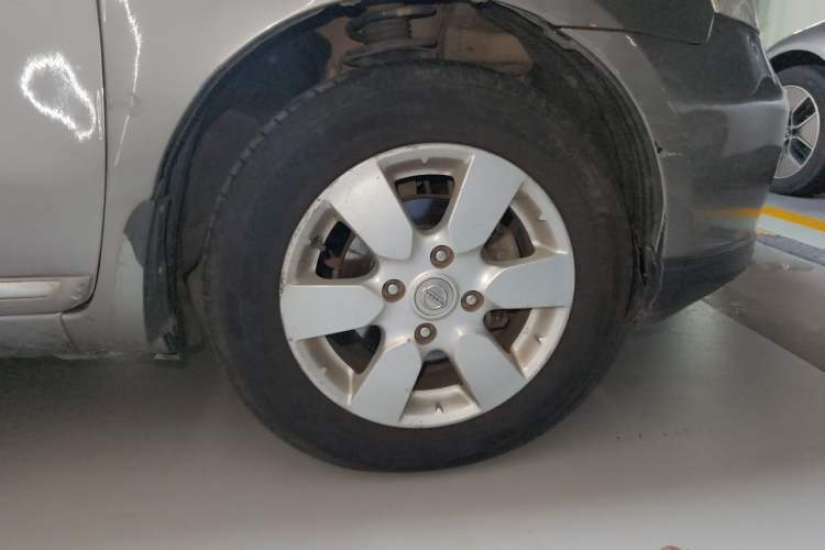 Used Nissan Geniss 2006 1.8L Automatic Standard Edition Right Front Wheel Hub