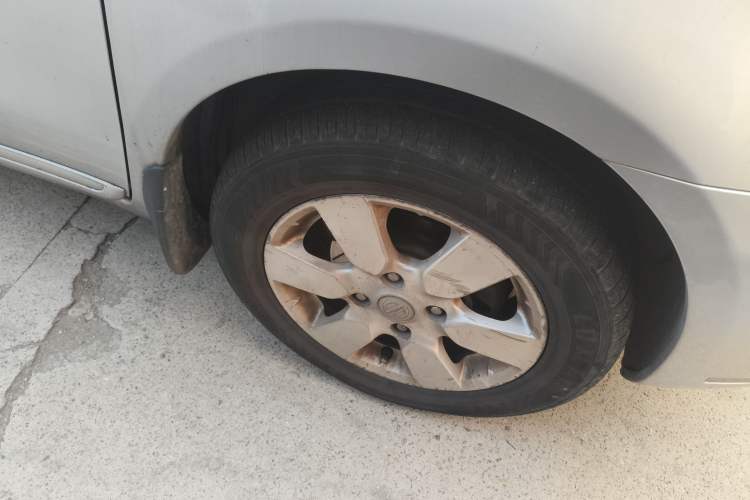 Used Nissan Geniss 2006 1.8L Automatic Standard Edition Right Front Wheel Hub
