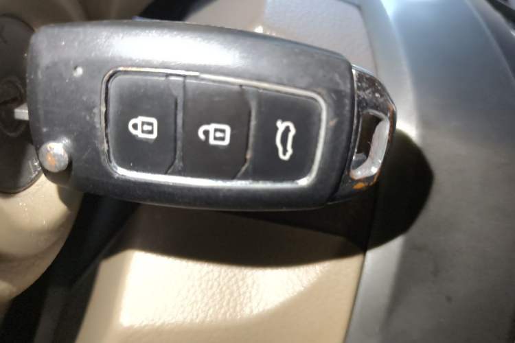 Used Nissan Geniss 2006 1.8L Automatic Standard Edition Vehicle Key