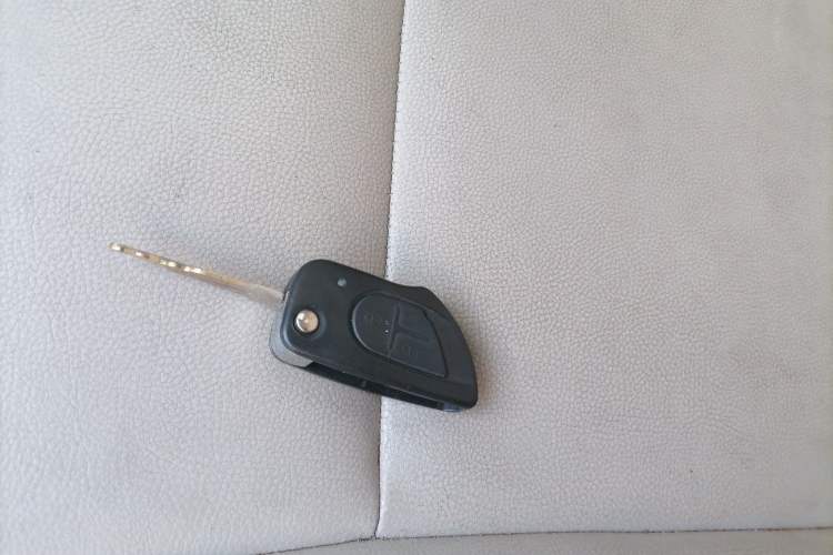Used Nissan Geniss 2006 1.8L Manual Standard Edition Vehicle Key