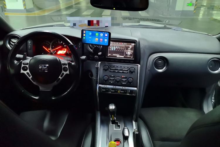 Used Nissan GT-R 2009 Base Model Center Console