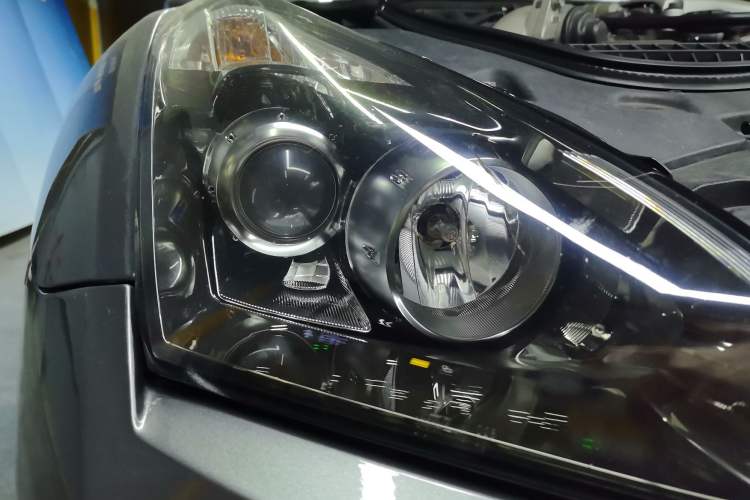 Used Nissan GT-R 2009 Base Model Right Front Headlight