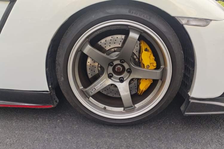 Used Nissan GT-R 2010 3.8T Premium Edition Right Front Wheel Hub
