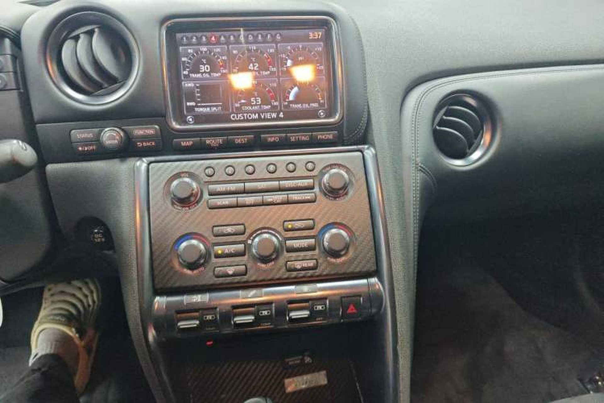 Used Nissan GT-R  Audio And AC Panel