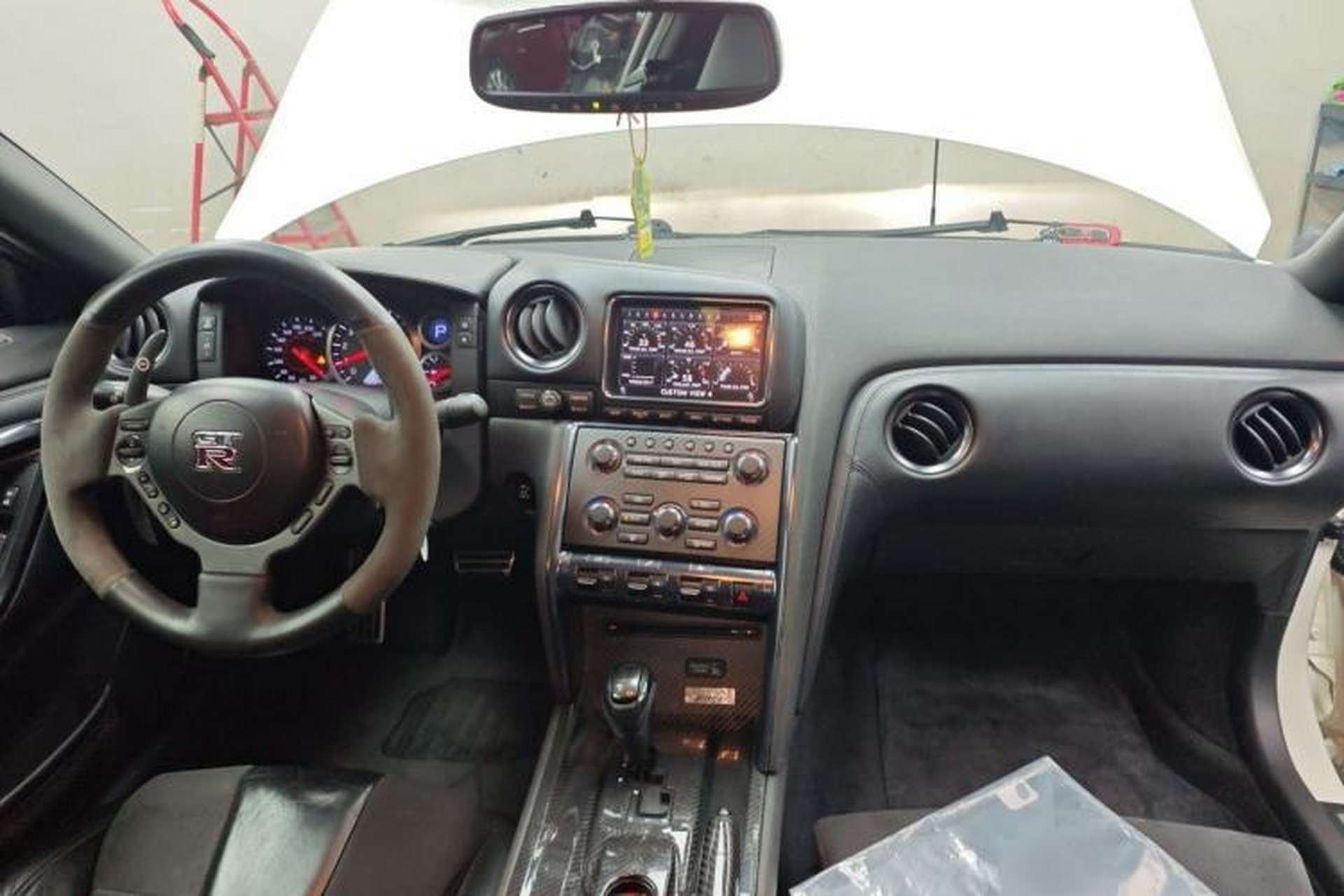 Used Nissan GT-R  Center Console