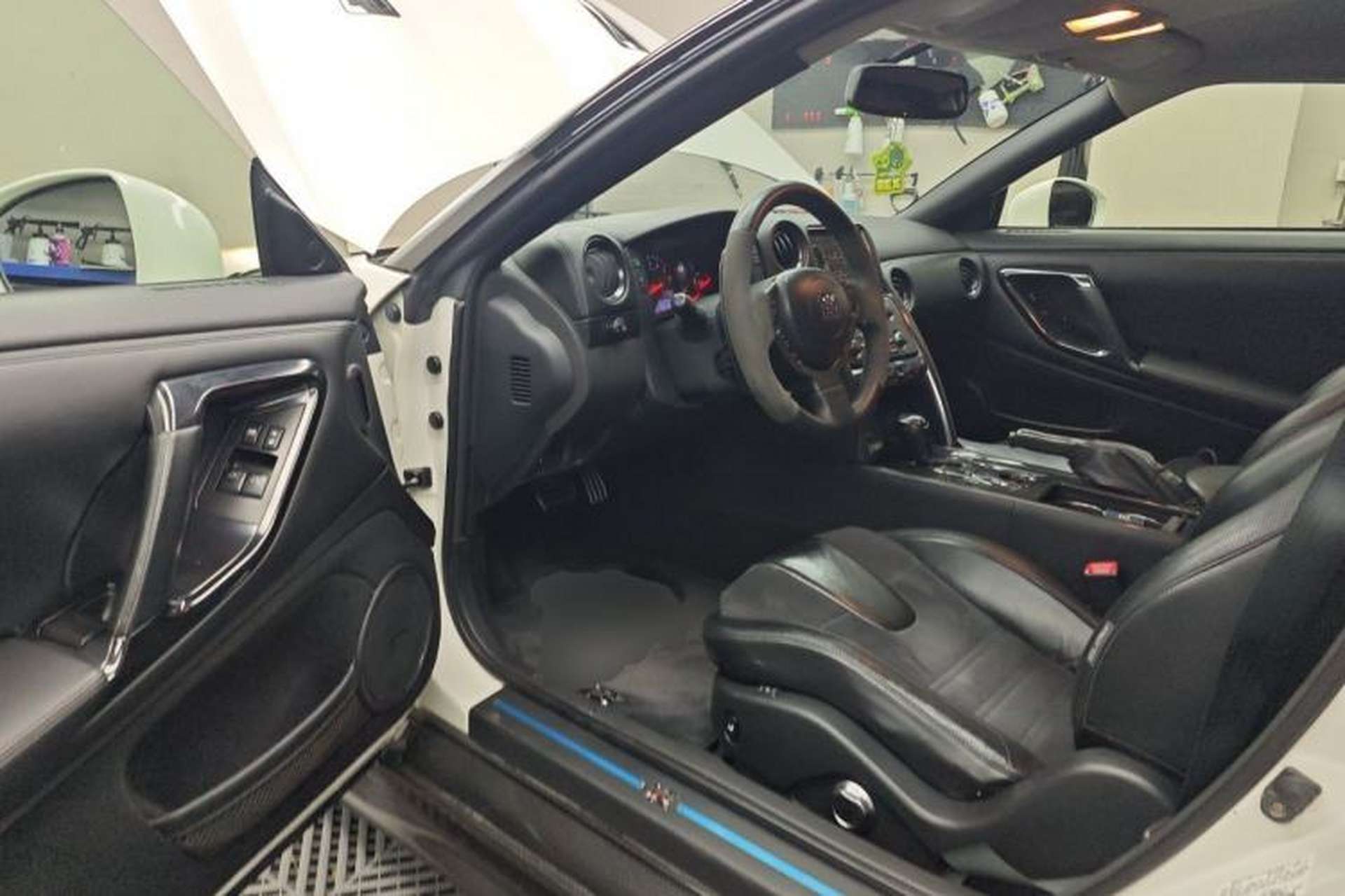 Used Nissan GT-R  Driver Seat