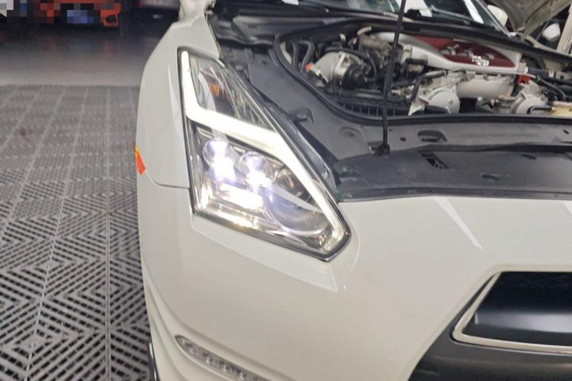 Used Nissan GT-R  Right Front Headlight