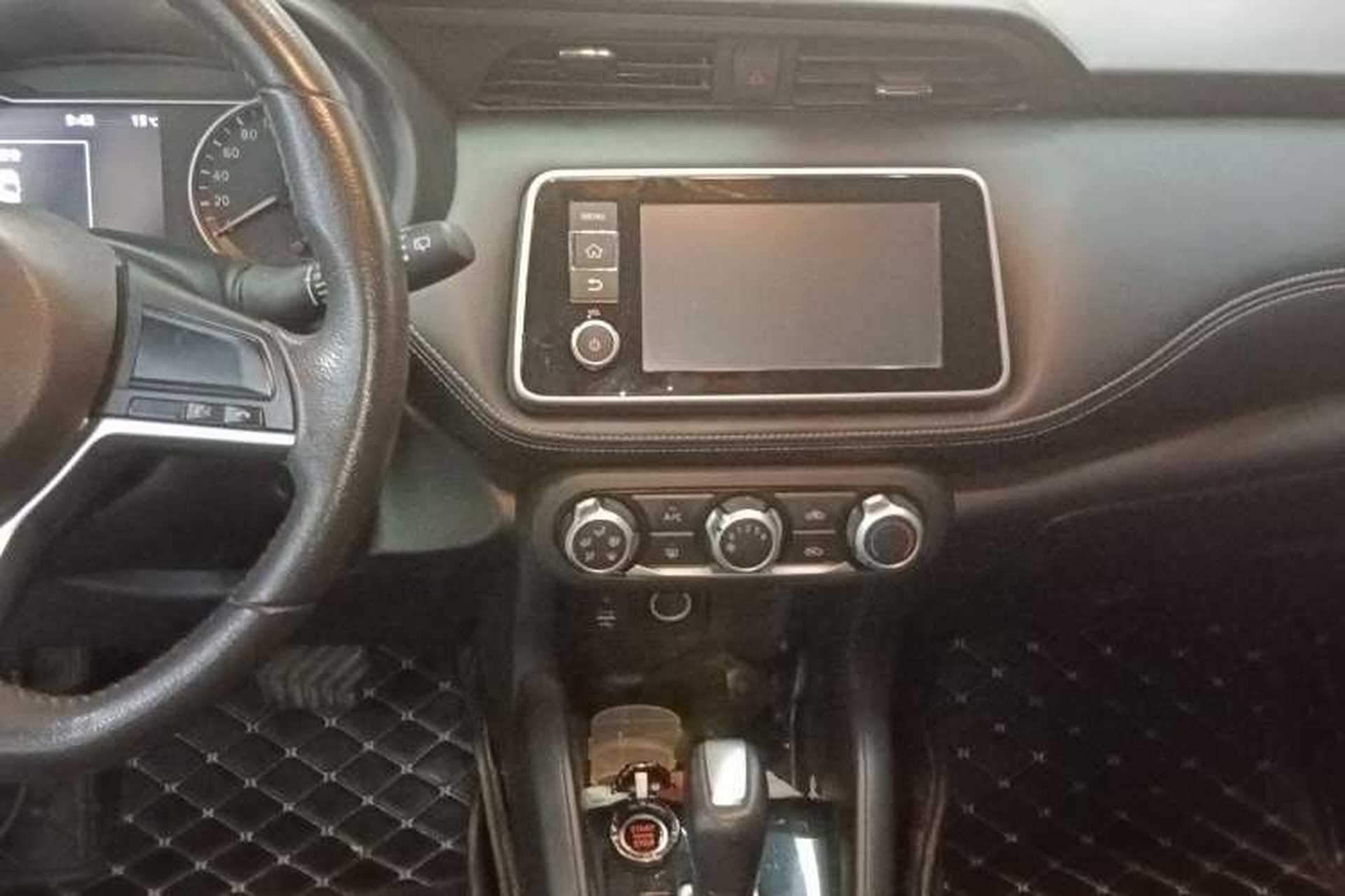 Used Nissan Kicks 2017 1.5L CVT Smart Drive Edition Audio And AC Panel