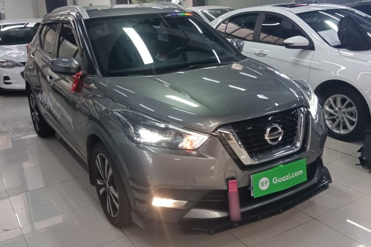 Used Nissan Kicks 2017 1.5L CVT Smart Drive Edition Front Right 45 Deg
