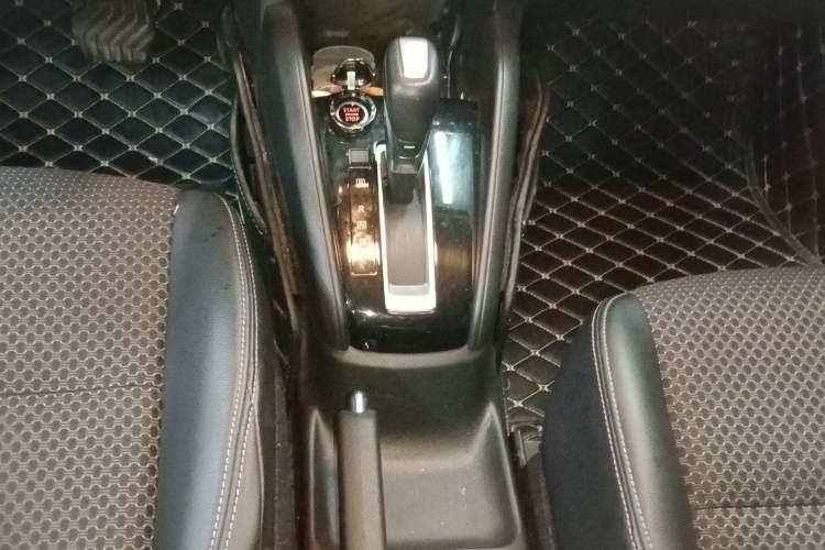 Used Nissan Kicks 2017 1.5L CVT Smart Drive Edition Gear Lever