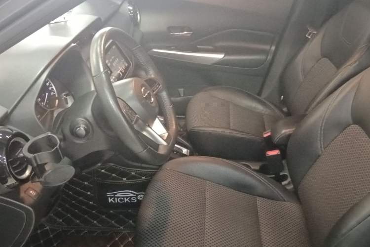 Used Nissan Kicks 2017 1.5L CVT Smart Drive Edition Left Front Seat