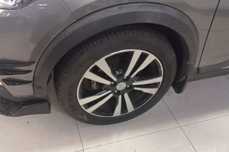 Used Nissan Kicks 2017 1.5L CVT Smart Drive Edition Left Front Wheel Hub