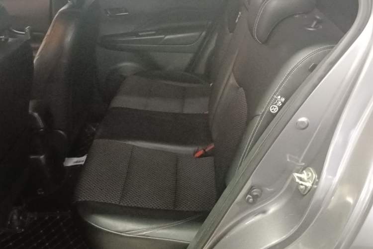 Used Nissan Kicks 2017 1.5L CVT Smart Drive Edition Left Rear Seat
