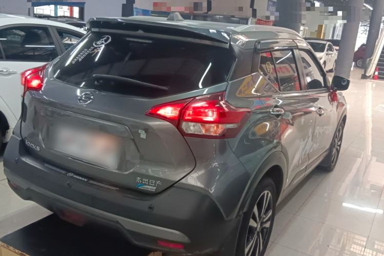 Used Nissan Kicks 2017 1.5L CVT Smart Drive Edition Rear Right 45 Deg