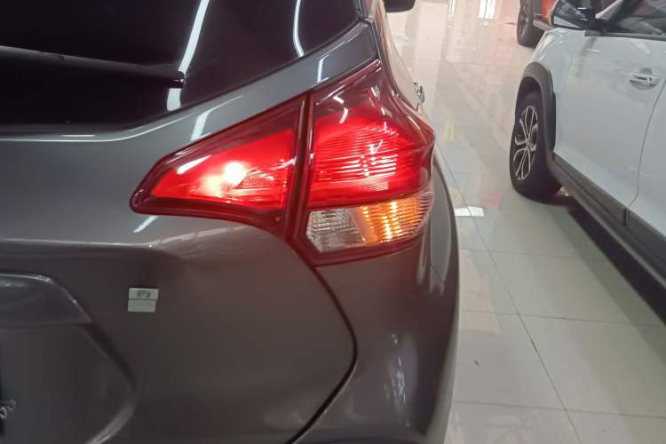 Used Nissan Kicks 2017 1.5L CVT Smart Drive Edition Right Rear Taillight