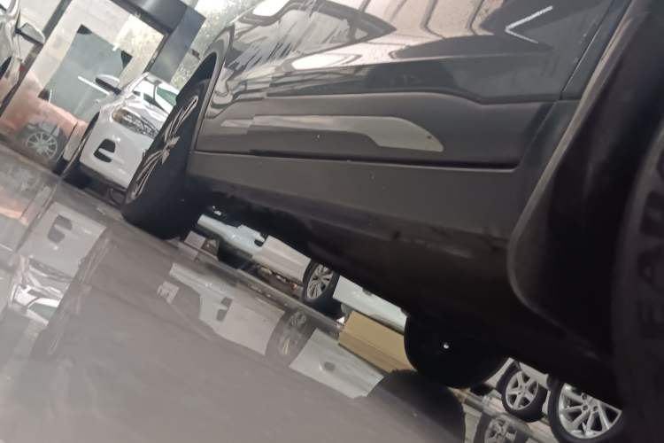 Used Nissan Kicks 2017 1.5L CVT Smart Drive Edition Right Side Sill