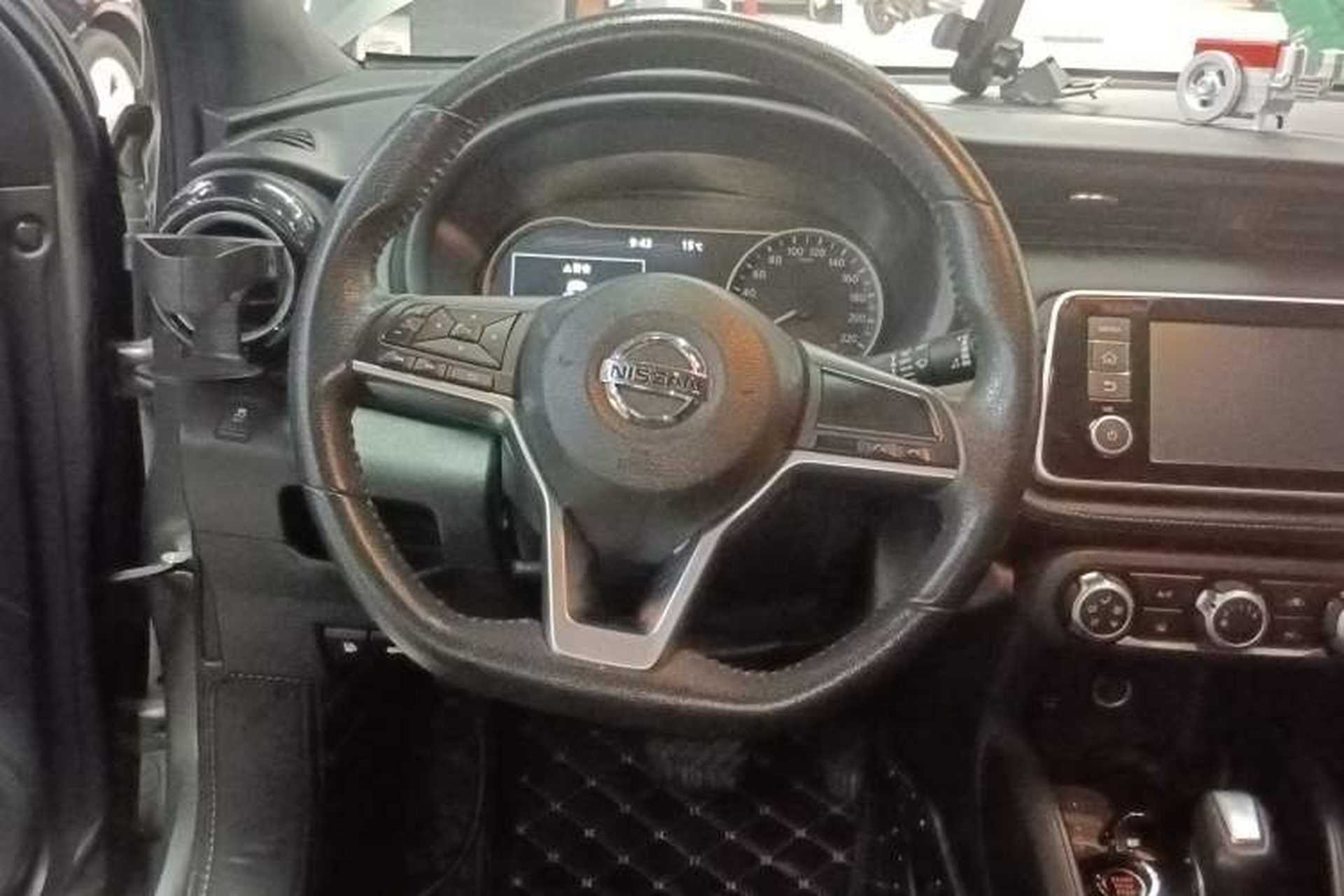 Used Nissan Kicks 2017 1.5L CVT Smart Drive Edition Steering Wheel