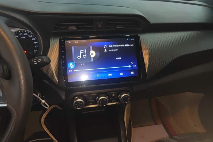 Used Nissan Kicks 2019 1.5L Manual Cool Edition Audio And AC Panel