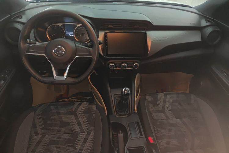 Used Nissan Kicks 2019 1.5L Manual Cool Edition Center Console
